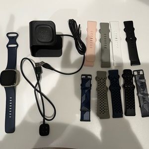 fitbit Versa 3 Smartwatch + GPS, 2 chargers, 10 bands